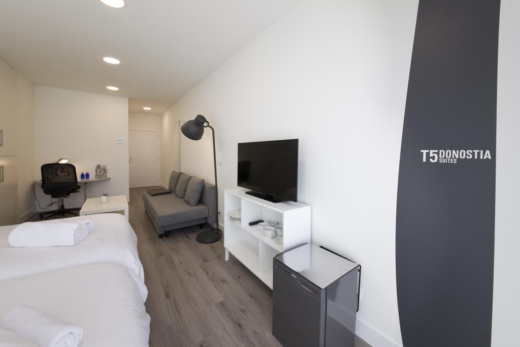 Pension T5 Donostia Suites Сан-Себастьян Номер фото